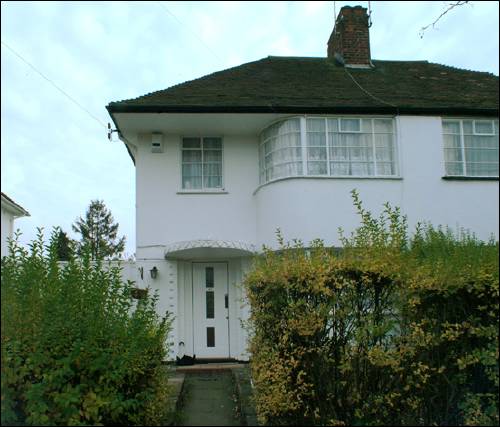 27 Howard Walk a